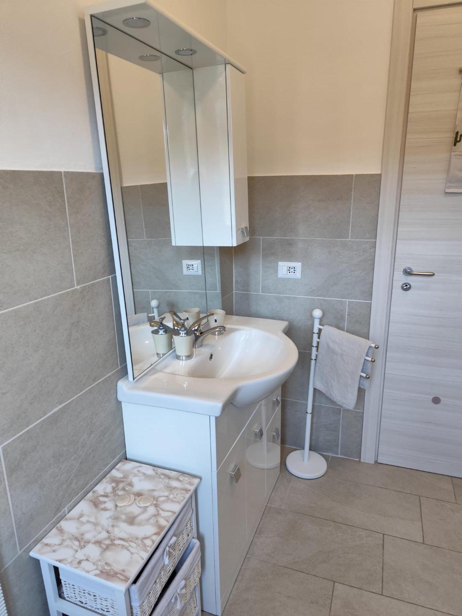 Apartamento Residenza Tiziana Luino Exterior foto